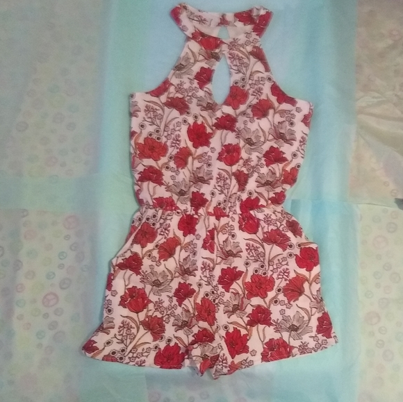 one clothing Pants - NWOT One Clothing Los Angeles Floral Romper - S